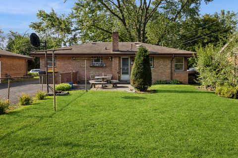 Tiny photo for 6812 98th Street, Chicago Ridge, IL 60415 (MLS # 12492383)