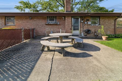 Tiny photo for 6812 98th Street, Chicago Ridge, IL 60415 (MLS # 12492383)