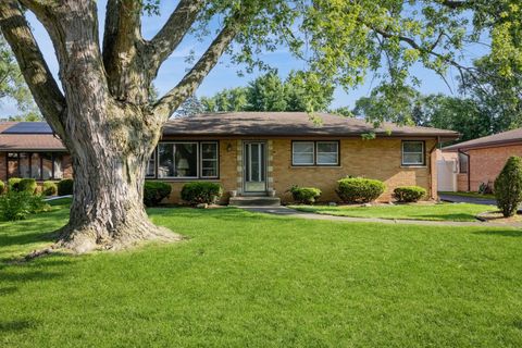 Photo of 6812 98th Street, Chicago Ridge, IL 60415 (MLS # 12492383)