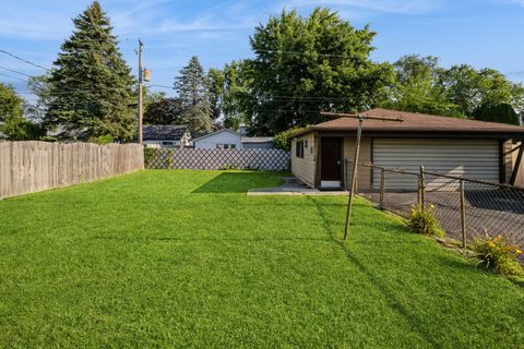 Tiny photo for 6812 98th Street, Chicago Ridge, IL 60415 (MLS # 12492383)