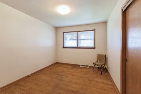 Tiny photo for 6812 98th Street, Chicago Ridge, IL 60415 (MLS # 12492383)