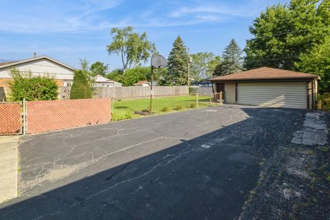 Tiny photo for 6812 98th Street, Chicago Ridge, IL 60415 (MLS # 12492383)