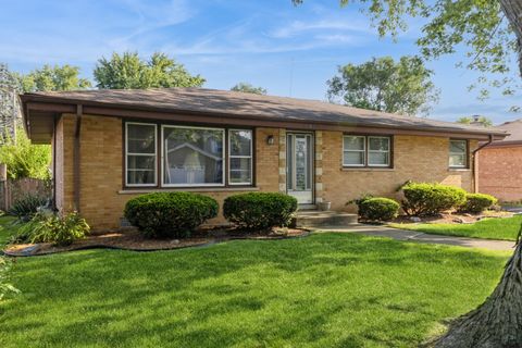 Tiny photo for 6812 98th Street, Chicago Ridge, IL 60415 (MLS # 12492383)