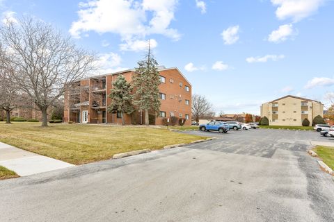 Tiny photo for 9860 W 153rd Street #312, Orland Park, IL 60462 (MLS # 12515896)