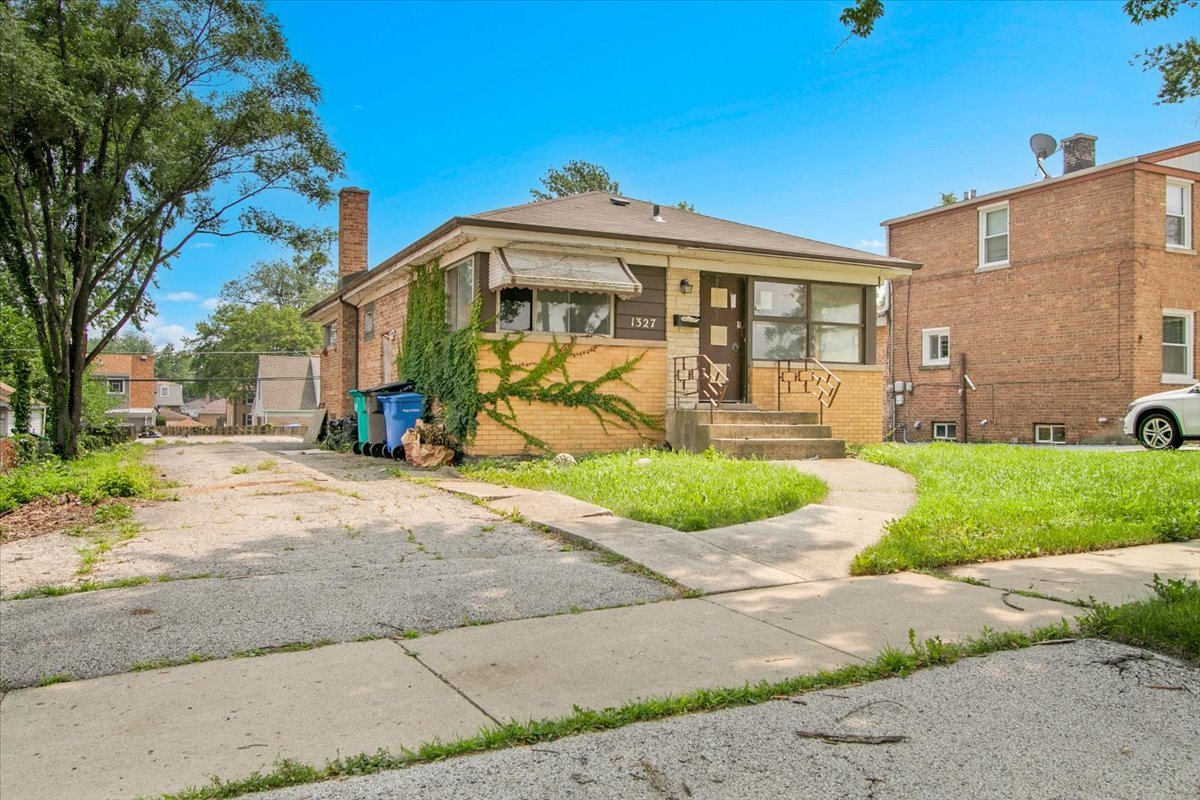 1327 S Wolf Road