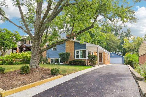 Tiny photo for 333 Elm Street, Glen Ellyn, IL 60137 (MLS # 12534132)