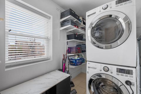 Tiny photo for 2016 W Farragut Avenue #3, Chicago, IL 60625 (MLS # 12622317)