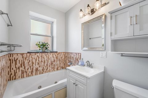 Tiny photo for 2016 W Farragut Avenue #3, Chicago, IL 60625 (MLS # 12622317)