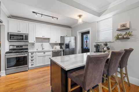 Tiny photo for 2016 W Farragut Avenue #3, Chicago, IL 60625 (MLS # 12622317)