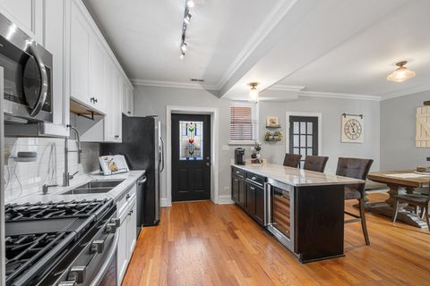 Tiny photo for 2016 W Farragut Avenue #3, Chicago, IL 60625 (MLS # 12622317)