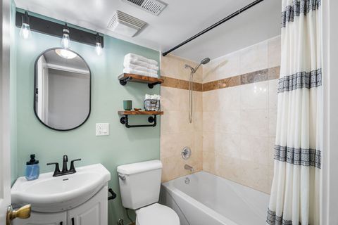 Tiny photo for 2016 W Farragut Avenue #3, Chicago, IL 60625 (MLS # 12622317)