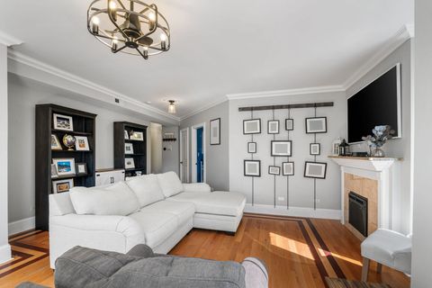 Tiny photo for 2016 W Farragut Avenue #3, Chicago, IL 60625 (MLS # 12622317)
