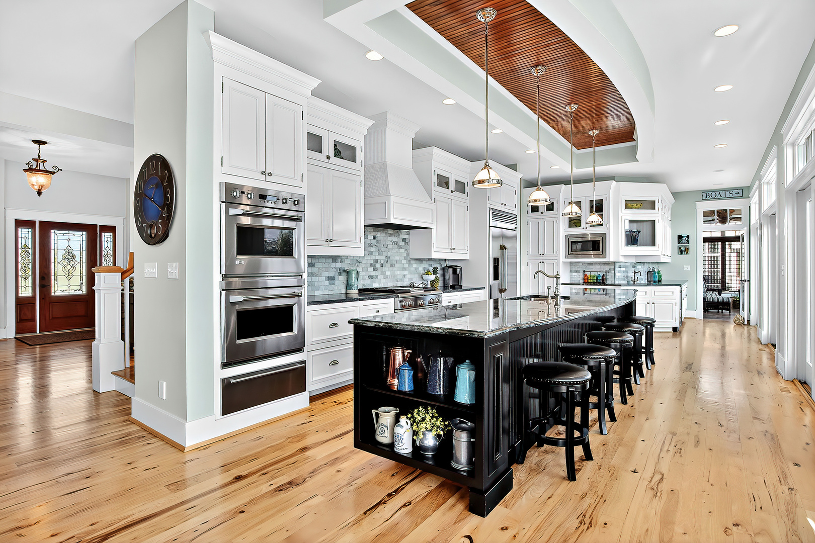 820 Peninsula Drive