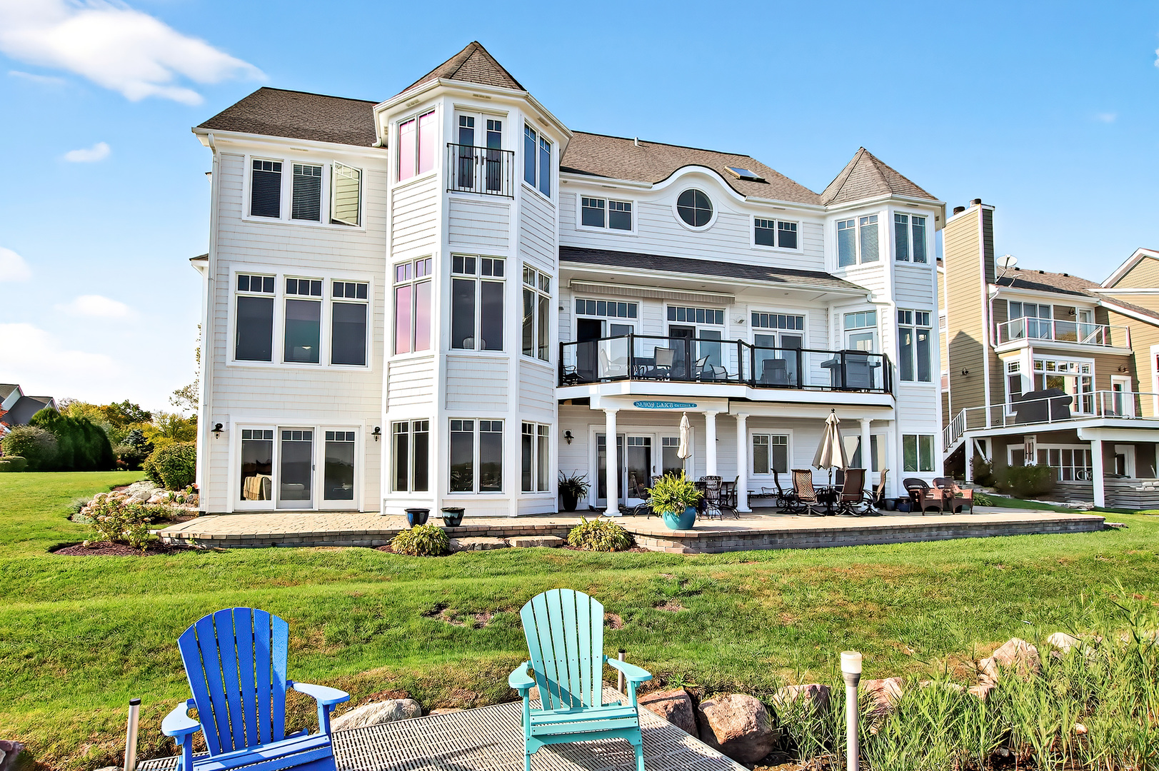 820 Peninsula Drive