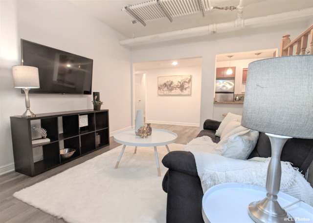 4312 N CLARENDON Avenue 1200