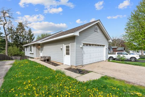 Photo of 5214 PARKVIEW Drive, Mccullom Lake, IL 60050 (MLS # 12630368)