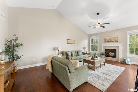 Tiny photo for 17 Greystone Court, Le Claire, IA 52753 (MLS # QC4268757)