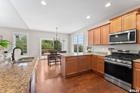 Tiny photo for 17 Greystone Court, Le Claire, IA 52753 (MLS # QC4268757)