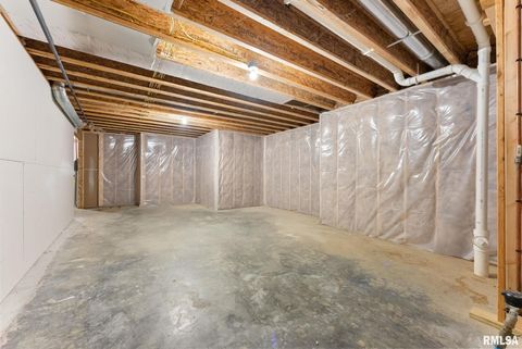 Tiny photo for 17 Greystone Court, Le Claire, IA 52753 (MLS # QC4268757)