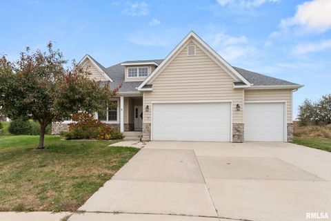Photo of 17 Greystone Court, Le Claire, IA 52753 (MLS # QC4268757)