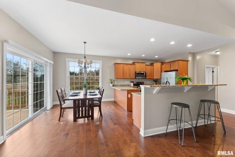 Tiny photo for 17 Greystone Court, Le Claire, IA 52753 (MLS # QC4268757)