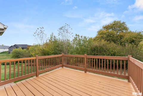 Tiny photo for 17 Greystone Court, Le Claire, IA 52753 (MLS # QC4268757)