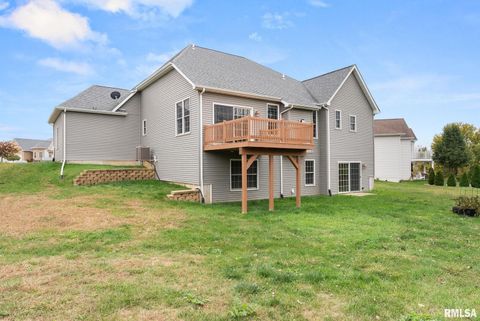 Tiny photo for 17 Greystone Court, Le Claire, IA 52753 (MLS # QC4268757)