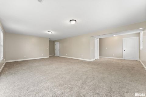 Tiny photo for 17 Greystone Court, Le Claire, IA 52753 (MLS # QC4268757)