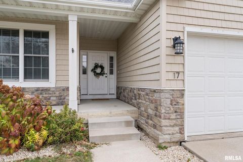 Tiny photo for 17 Greystone Court, Le Claire, IA 52753 (MLS # QC4268757)