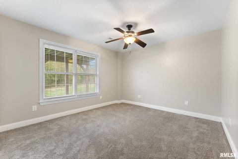 Tiny photo for 17 Greystone Court, Le Claire, IA 52753 (MLS # QC4268757)