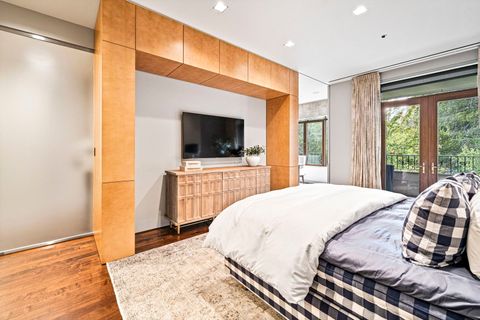 Tiny photo for 65 E GOETHE Street #3W, Chicago, IL 60610 (MLS # 12651986)