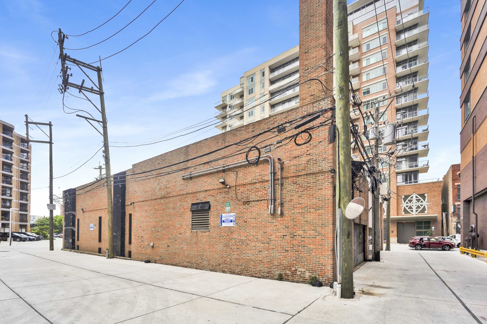 225 W Division Street