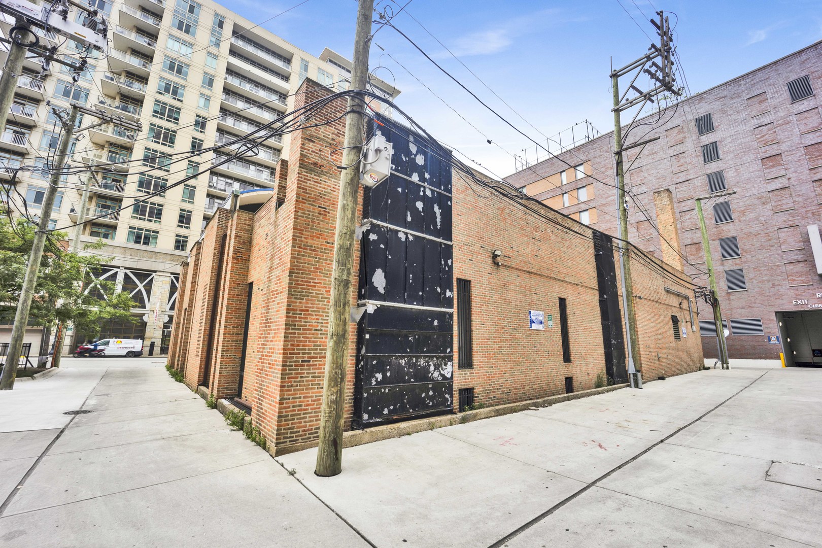 225 W Division Street
