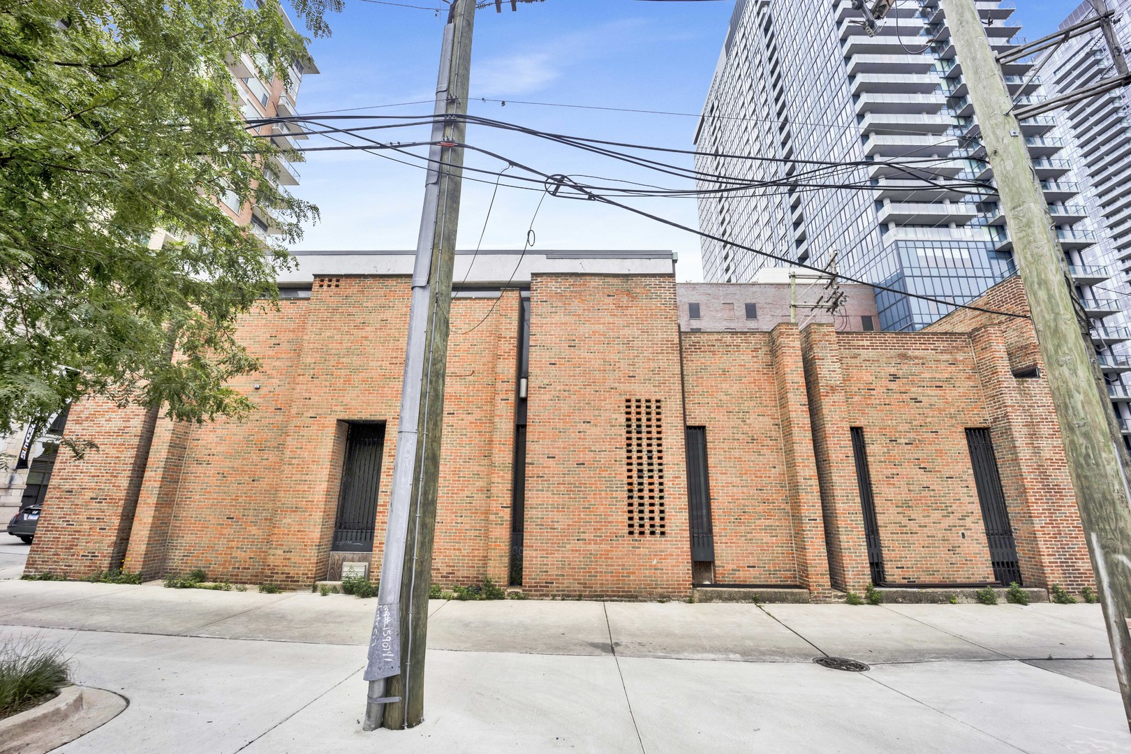 225 W Division Street