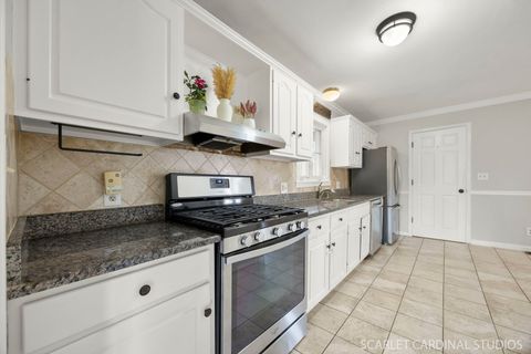 Tiny photo for 619 Oakton Street, Elk Grove Village, IL 60007 (MLS # 12490307)