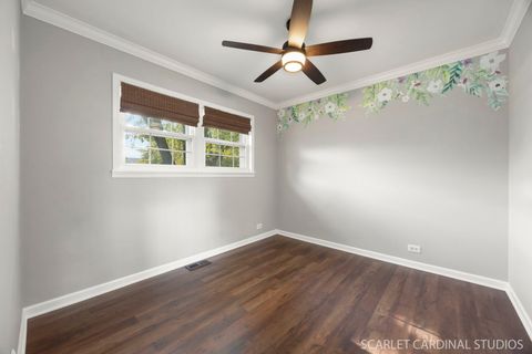 Tiny photo for 619 Oakton Street, Elk Grove Village, IL 60007 (MLS # 12490307)