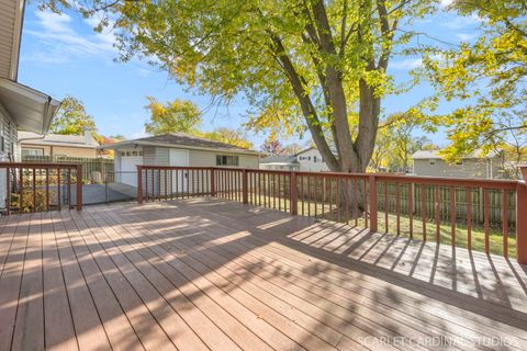 Tiny photo for 619 Oakton Street, Elk Grove Village, IL 60007 (MLS # 12490307)