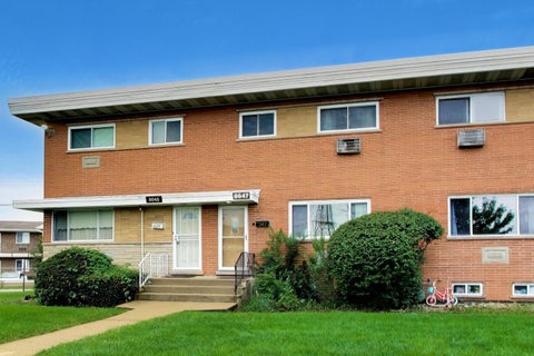 Photo of 8647 Gregory Lane, Des Plaines, IL 60016 (MLS # 12774091)