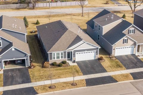 Tiny photo for 1013 Fitzwilliam Way, North Aurora, IL 60542 (MLS # 12558642)