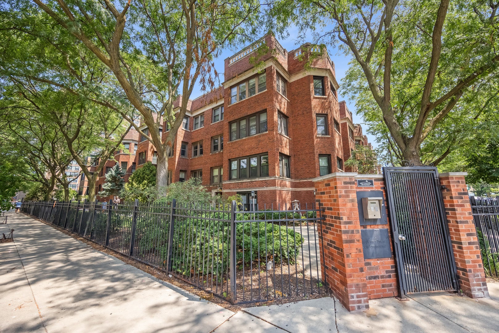 4215 N SHERIDAN Road 1N