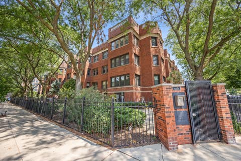 Tiny photo for 4215 N SHERIDAN Road #1N, Chicago, IL 60613 (MLS # 12727470)