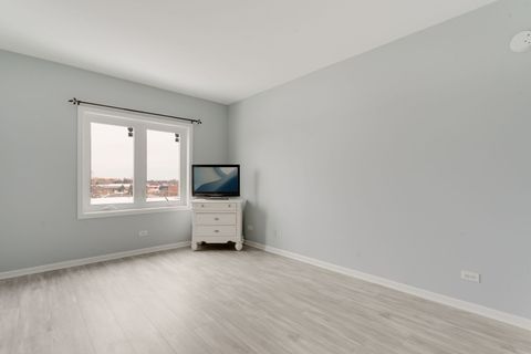 Tiny photo for 7091 W Touhy Avenue #505, Niles, IL 60714 (MLS # 12592621)