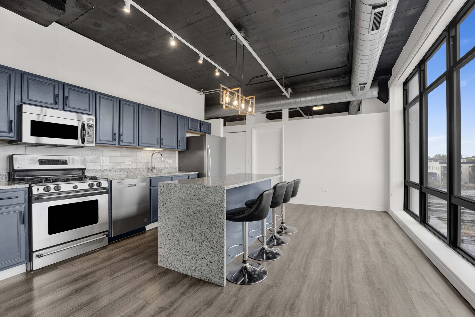 1524 S Sangamon Street 401