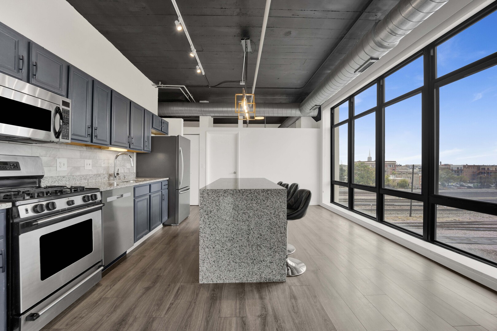 1524 S Sangamon Street 401