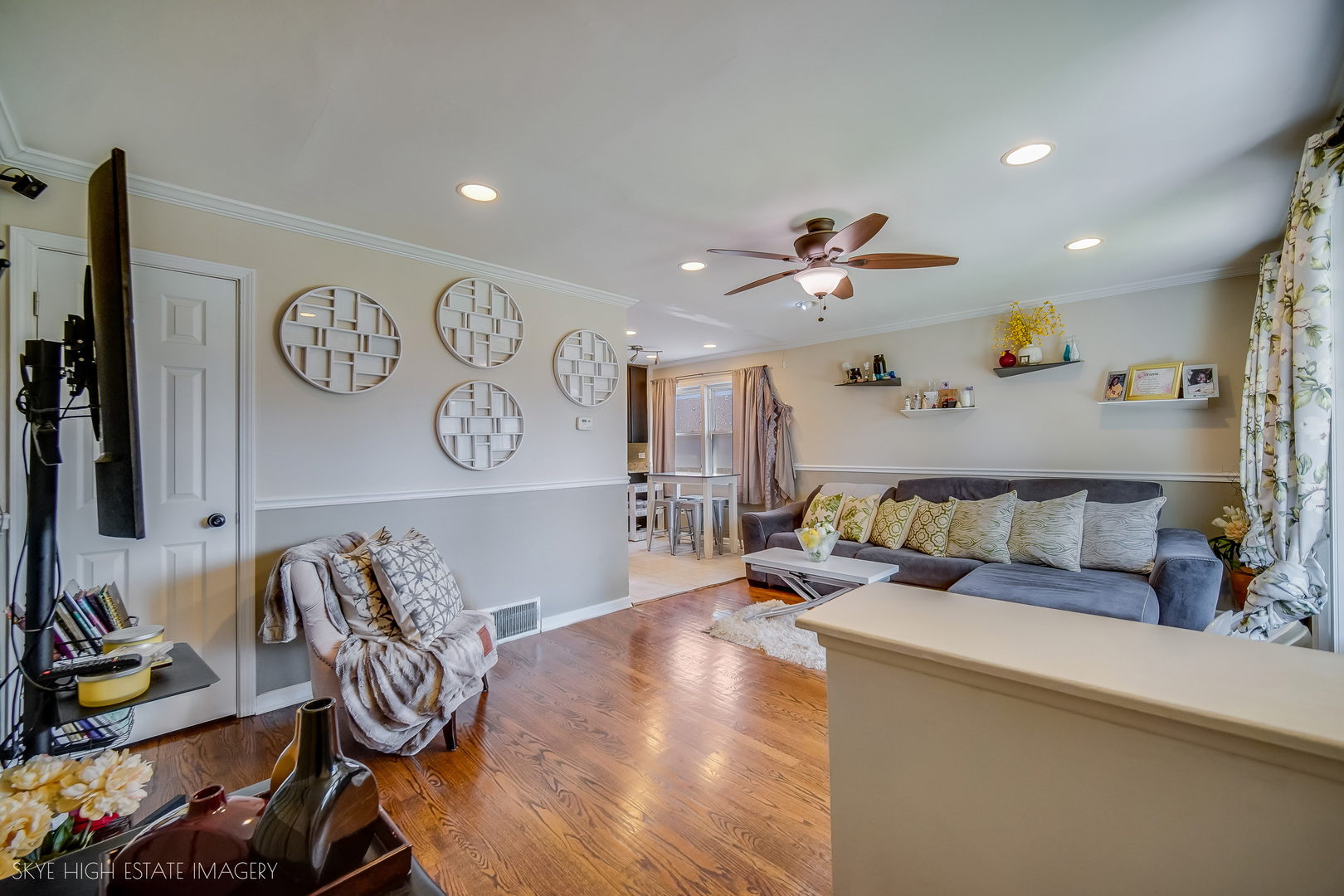 412 E 89th Place