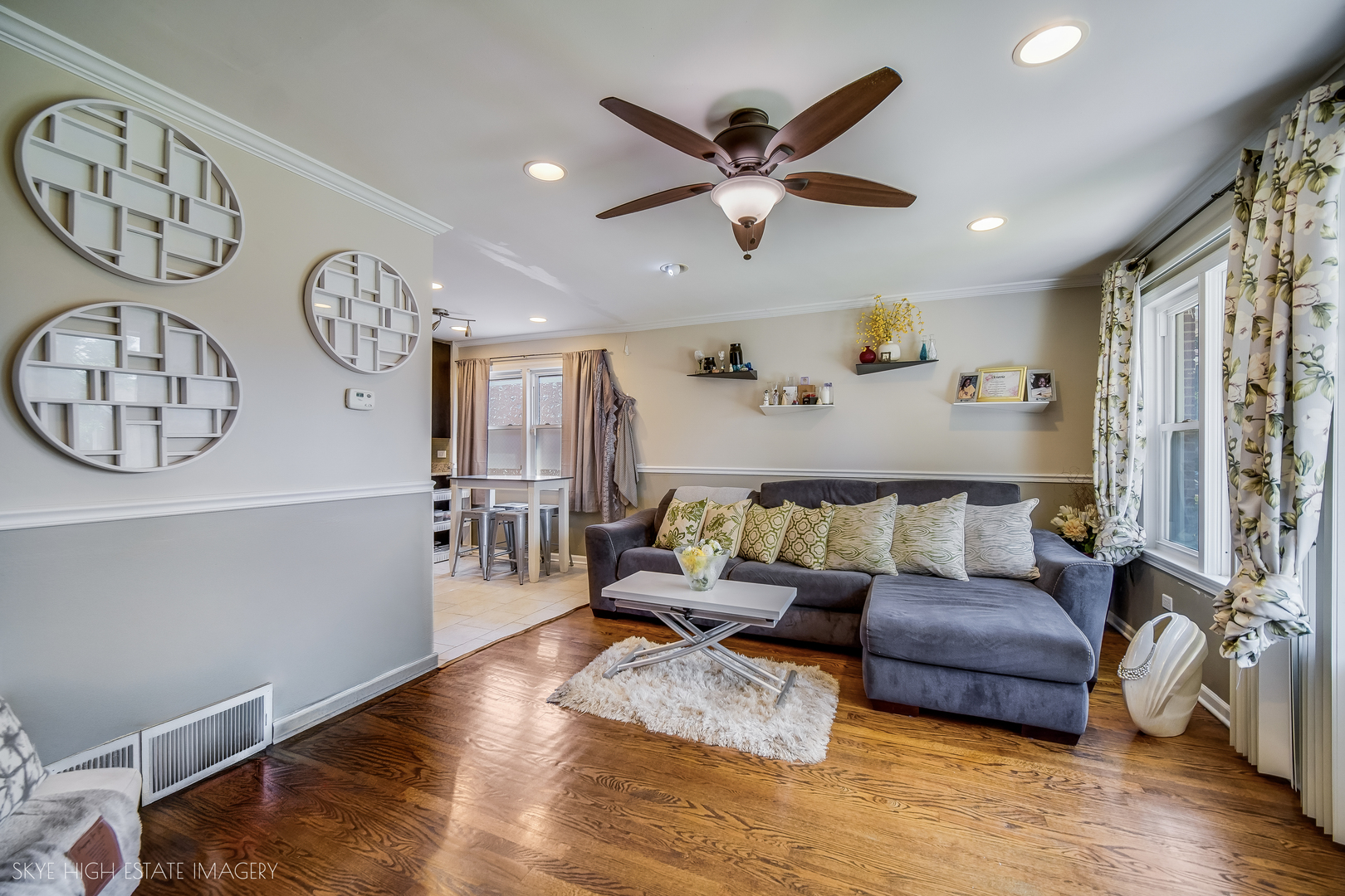 412 E 89th Place