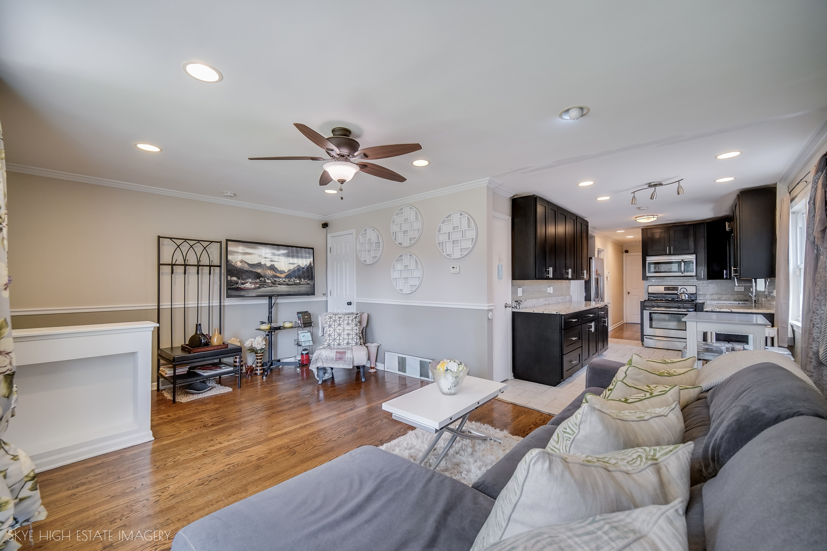 412 E 89th Place