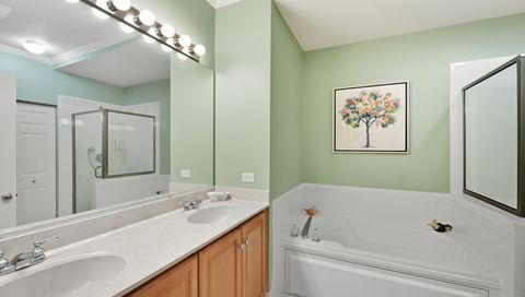 Tiny photo for 2550 Camberley Circle #5-810, Westchester, IL 60154 (MLS # 12465142)