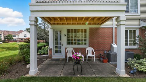 Tiny photo for 2550 Camberley Circle #5-810, Westchester, IL 60154 (MLS # 12465142)