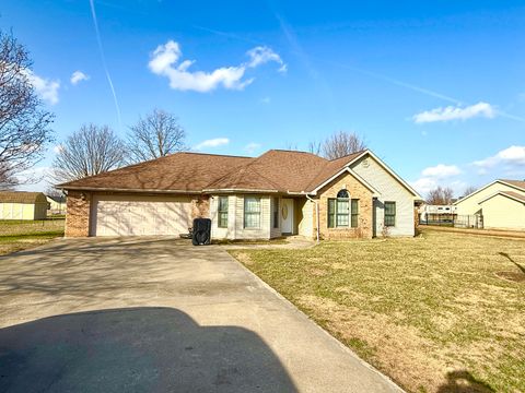 Photo of 404 Bogie Drive, Herrin, IL 62948 (MLS # 12560168)